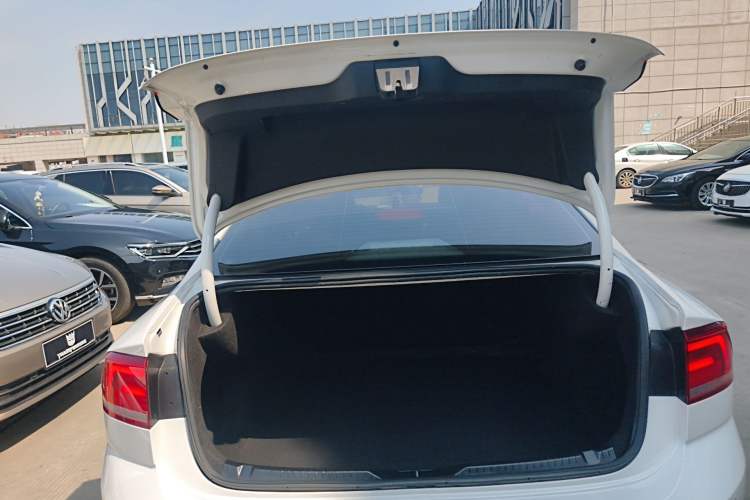 Used Volkswagen Lamando 2018 230TSI DSG Fashion Edition Trunk