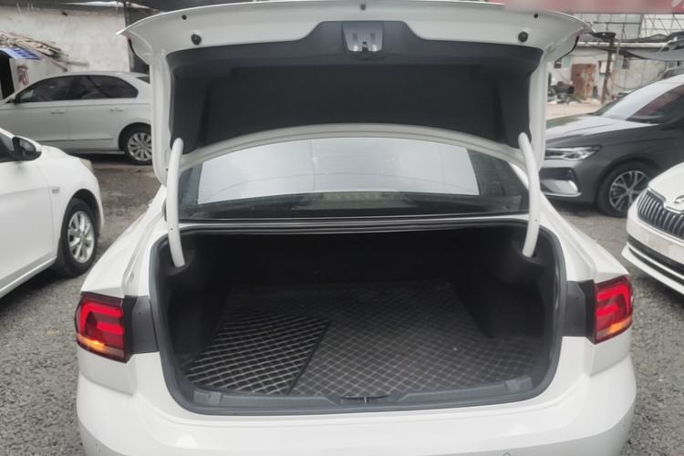 Used Volkswagen Lamando 2018 230TSI DSG Fashion Edition Trunk