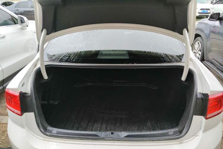 Used Volkswagen Lamando 2018 230TSI DSG Fashion Edition Trunk