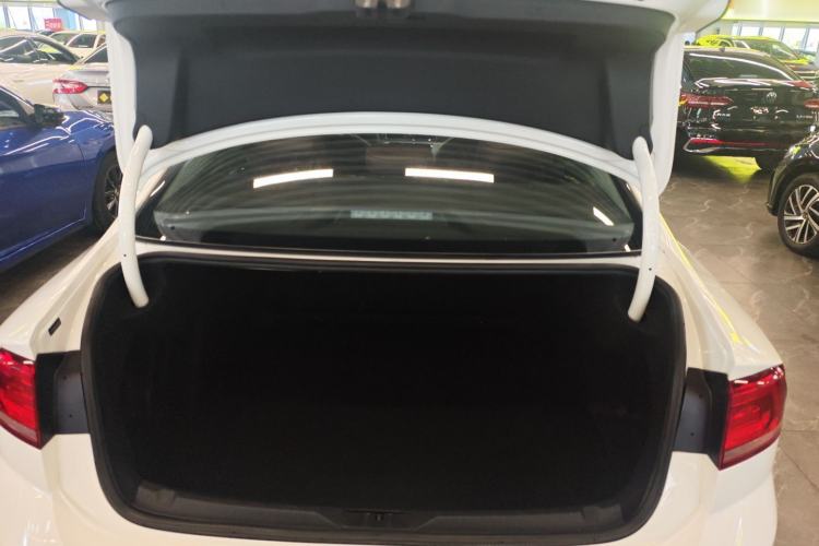 Used Volkswagen Lamando 2018 230TSI DSG Fashion Edition Trunk