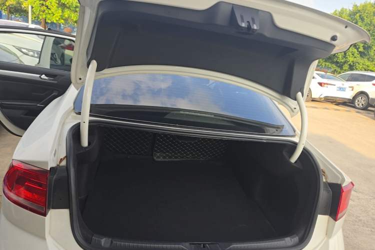 Used Volkswagen Lamando 2018 280TSI DSG Comfort Edition Trunk