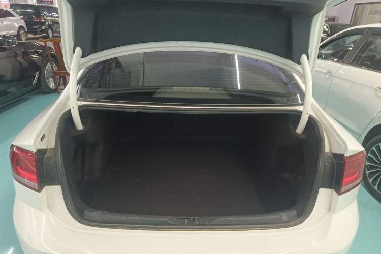Used Volkswagen Lamando 2018 280TSI DSG Comfort Edition Trunk