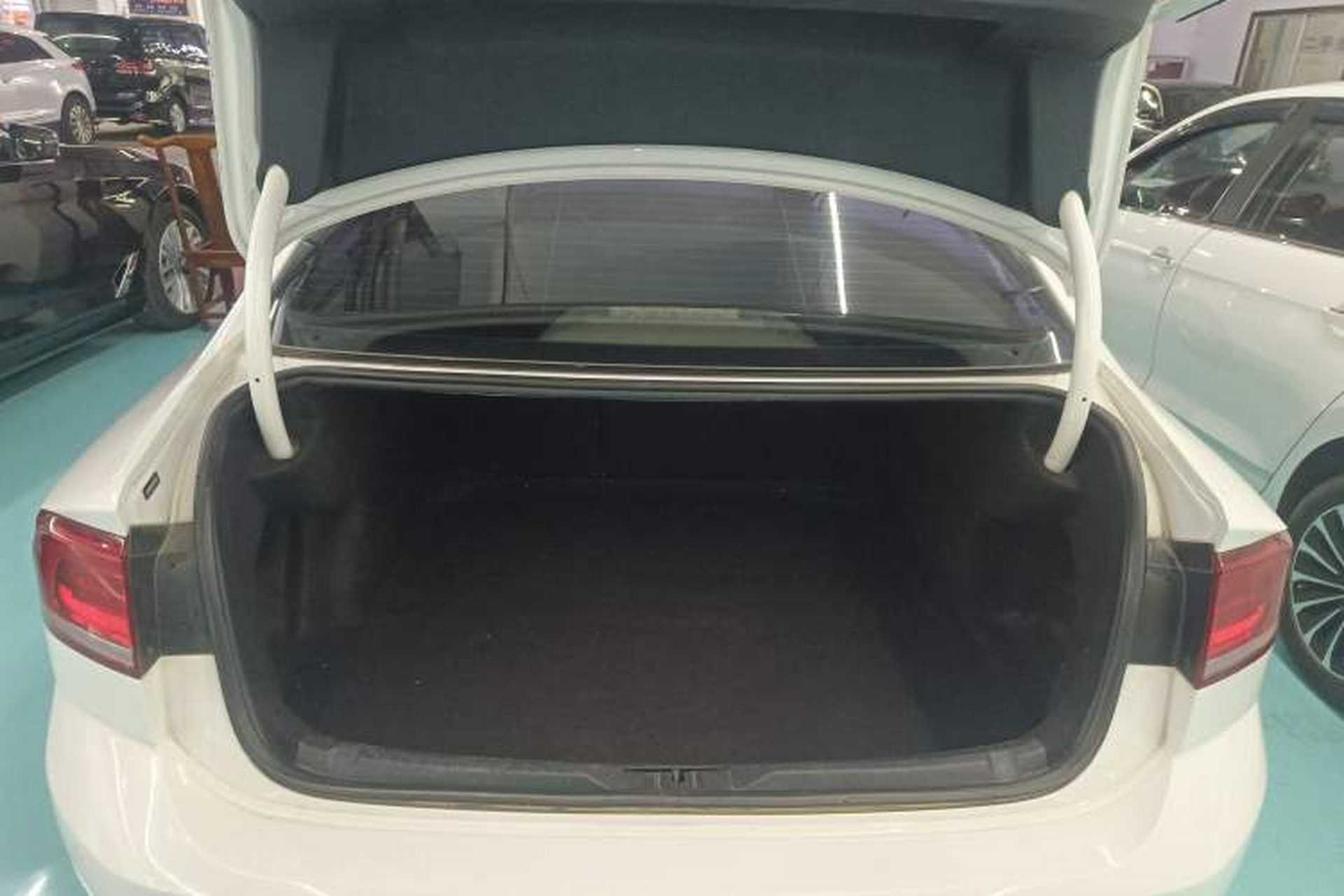 Used Volkswagen Lamando 2018 280TSI DSG Comfort Edition Trunk