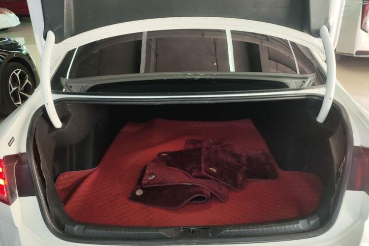 Used Volkswagen Lamando 2018 230TSI DSG Fashion Edition Trunk
