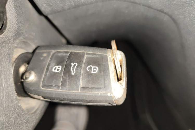 Used Volkswagen Lamando 2018 230TSI Manual Trend Edition Vehicle Key