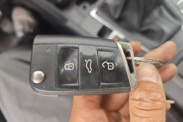 Used Volkswagen Lamando 2018 230TSI Manual Trend Edition Vehicle Key