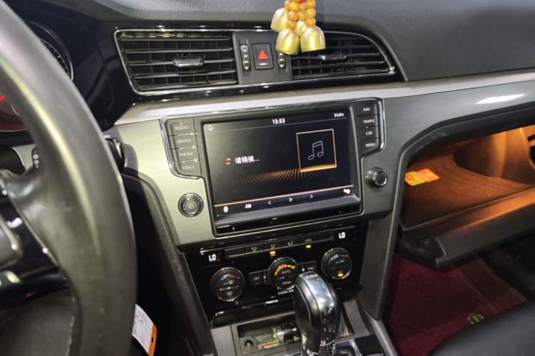 Used Volkswagen Lamando 2018 280TSI DSG Comfort Edition Audio And AC Panel
