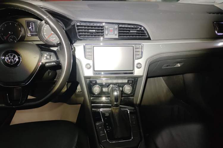 Used Volkswagen Lamando 2018 280TSI DSG Comfort Edition Audio And AC Panel