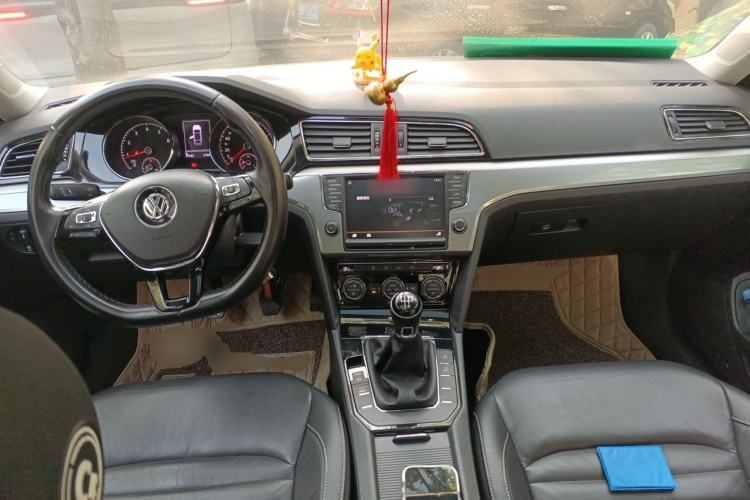 Used Volkswagen Lamando 2018 280TSI Manual Comfort Edition Center Console