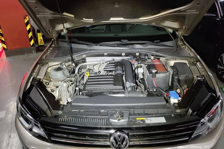 Used Volkswagen Lamando 2018 280TSI DSG Comfort Edition Engine Bay