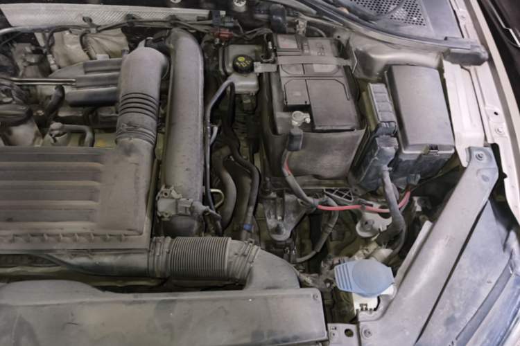 Used Volkswagen Lamando 2018 280TSI DSG Comfort Edition Engine Bay Left