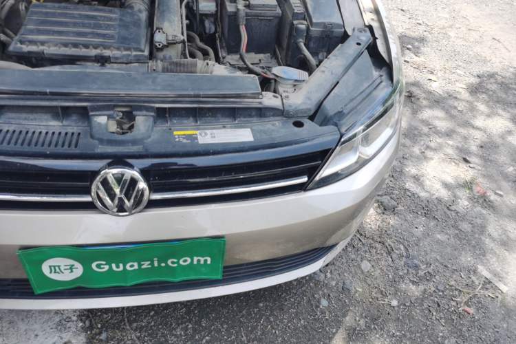 Used Volkswagen Lamando 2018 230TSI Manual Trend Edition Engine Bay Left