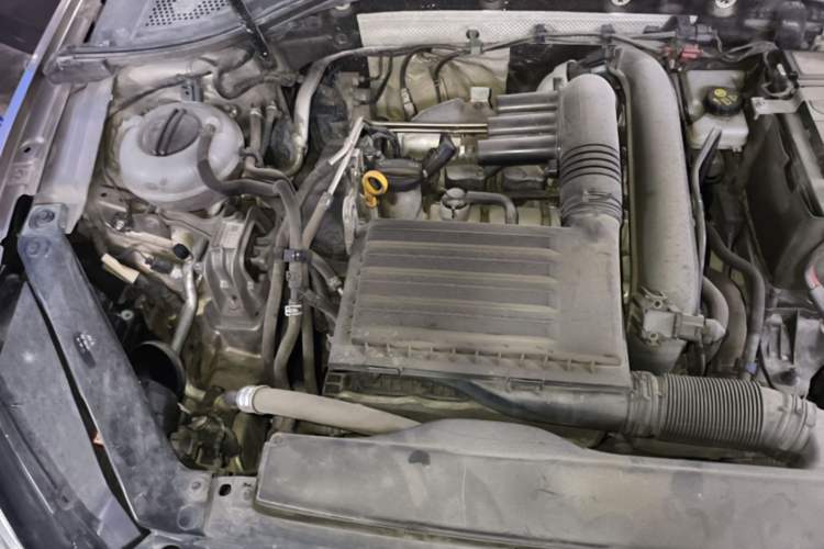 Used Volkswagen Lamando 2018 280TSI DSG Comfort Edition Engine Bay Right