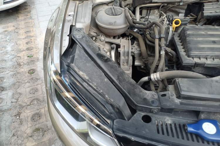 Used Volkswagen Lamando 2018 280TSI Manual Comfort Edition Engine Bay Right