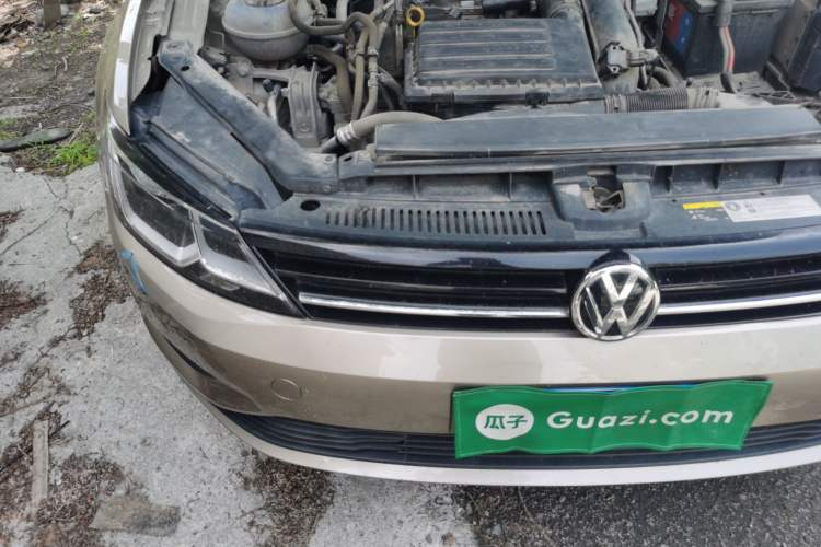 Used Volkswagen Lamando 2018 230TSI Manual Trend Edition Engine Bay Right