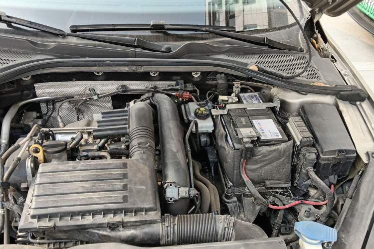 Used Volkswagen Lamando 2018 280TSI DSG Comfort Edition Engine Bay