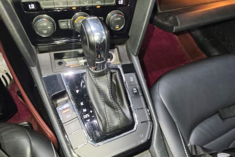 Used Volkswagen Lamando 2018 280TSI DSG Comfort Edition Gear Lever