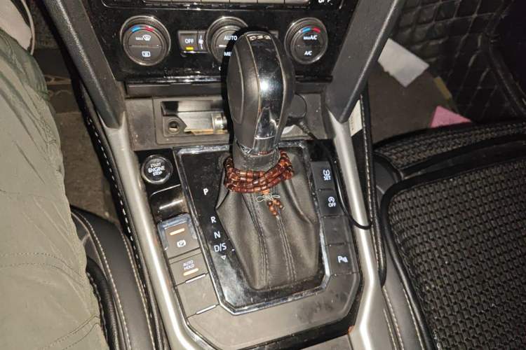Used Volkswagen Lamando 2018 280TSI DSG Luxury Edition Gear Lever