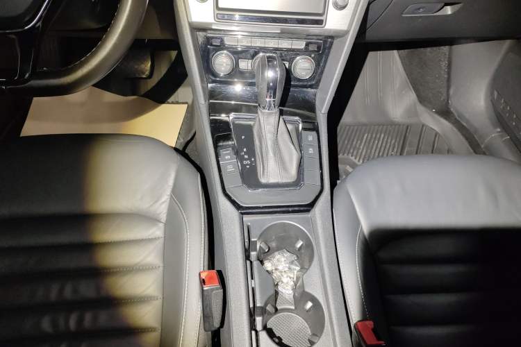 Used Volkswagen Lamando 2018 280TSI DSG Comfort Edition Gear Lever