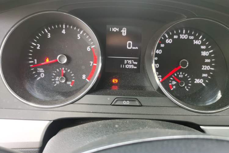 Used Volkswagen Lamando 2018 230TSI Manual Trend Edition Odometer Close Up