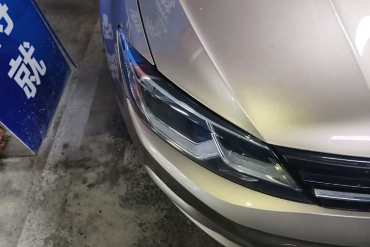 Used Volkswagen Lamando 2018 280TSI DSG Comfort Edition Right Front Headlight