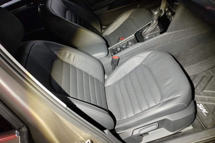 Used Volkswagen Lamando 2018 280TSI DSG Comfort Edition Right Front Seat