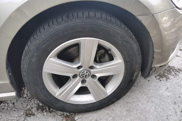 Used Volkswagen Lamando 2018 230TSI Manual Trend Edition Right Front Wheel Hub