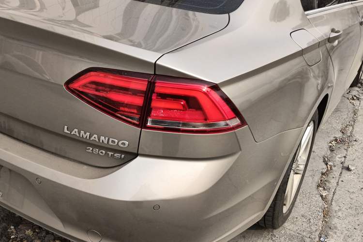 Used Volkswagen Lamando 2018 280TSI DSG Comfort Edition Right Rear Taillight