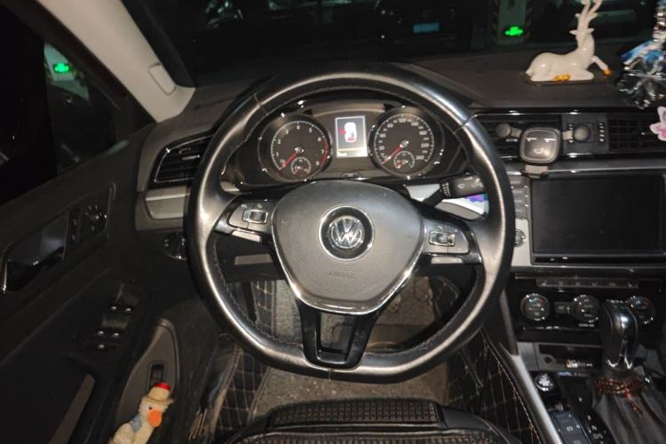 Used Volkswagen Lamando 2018 280TSI DSG Luxury Edition Steering Wheel