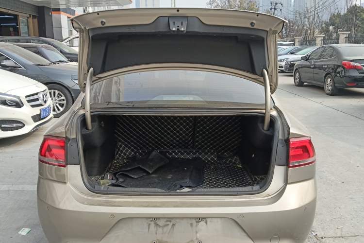 Used Volkswagen Lamando 2018 280TSI DSG Comfort Edition Trunk