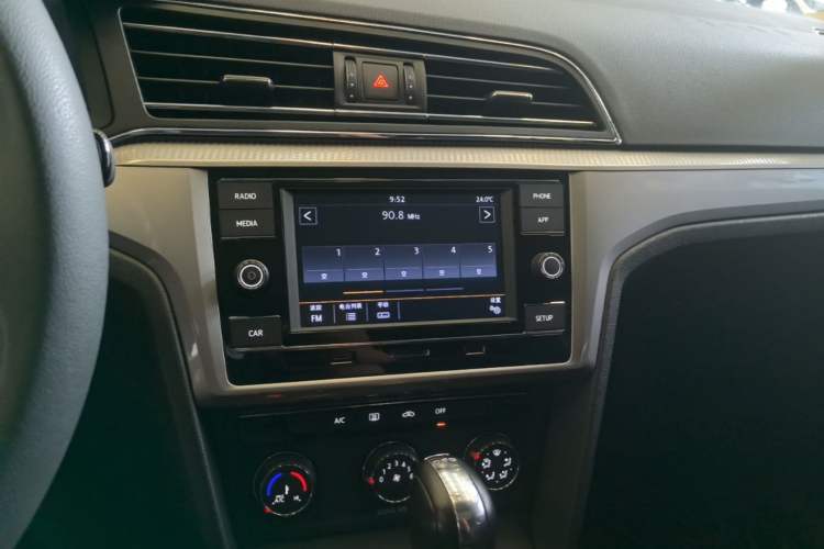 Used Volkswagen Lamando 2019 230TSI DSG Fashion Edition China V Standard Audio And AC Panel