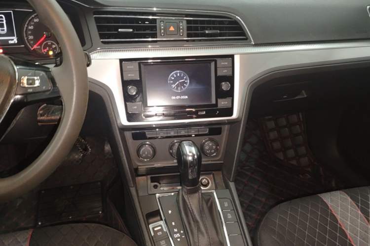 Used Volkswagen Lamando 2019 230TSI DSG Fashion Edition China V Standard Audio And AC Panel