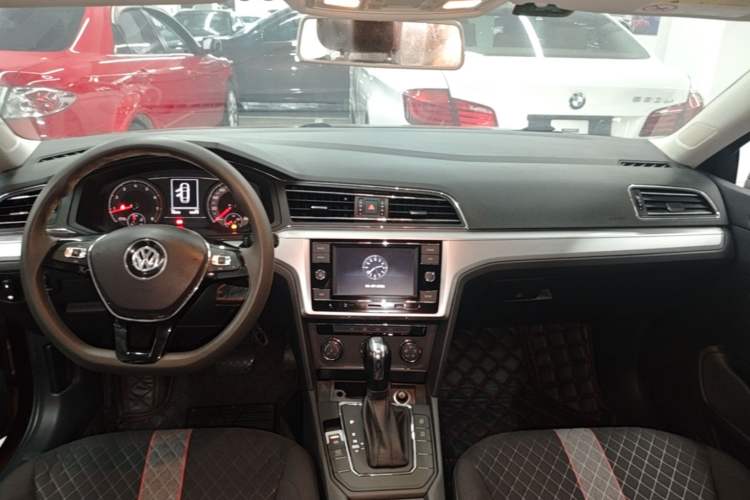 Used Volkswagen Lamando 2019 230TSI DSG Fashion Edition China V Standard Center Console
