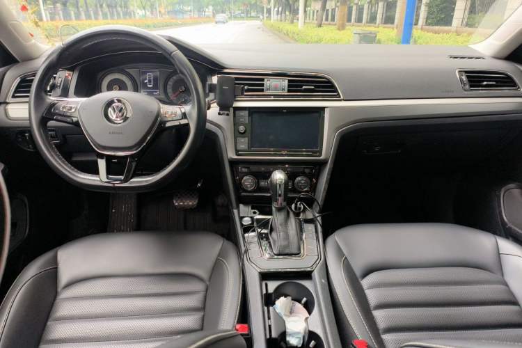 Used Volkswagen Lamando 2019 280TSI DSG Comfort Edition China VI standard Center Console