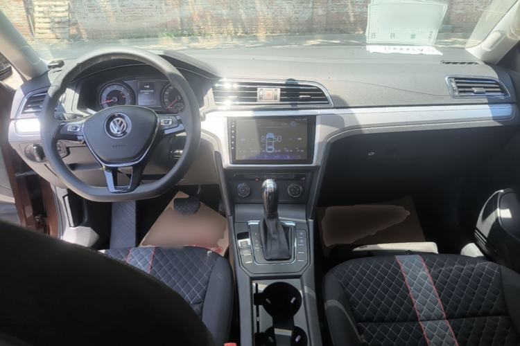 Used Volkswagen Lamando 2019 230TSI DSG Fashion Edition China V Standard Center Console