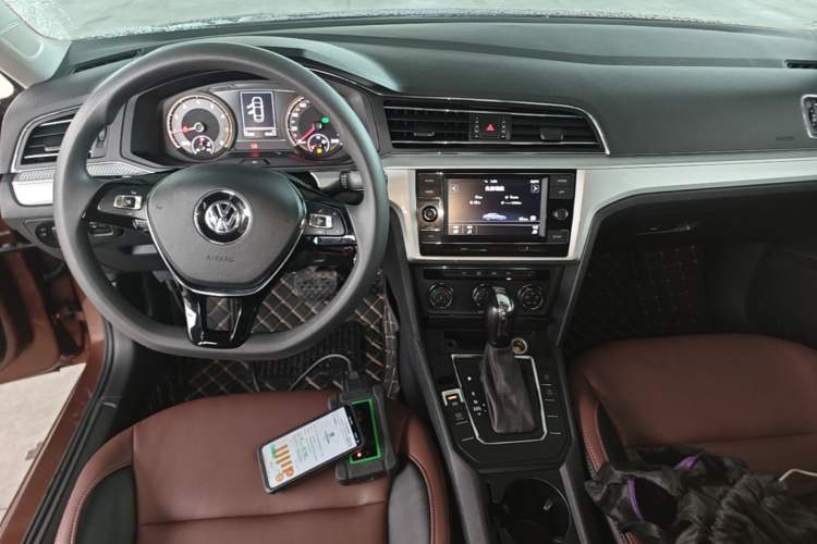 Used Volkswagen Lamando 2019 230TSI DSG Fashion Edition China VI Center Console