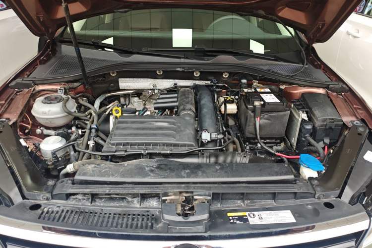 Used Volkswagen Lamando 2019 230TSI DSG Vision Edition China VI Standard Engine Bay