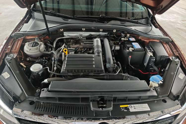 Used Volkswagen Lamando 2019 230TSI DSG Fashion Edition China VI Engine Bay
