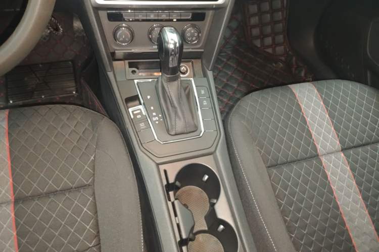 Used Volkswagen Lamando 2019 230TSI DSG Fashion Edition China V Standard Gear Lever