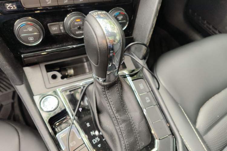 Used Volkswagen Lamando 2019 280TSI DSG Comfort Edition China VI standard Gear Lever