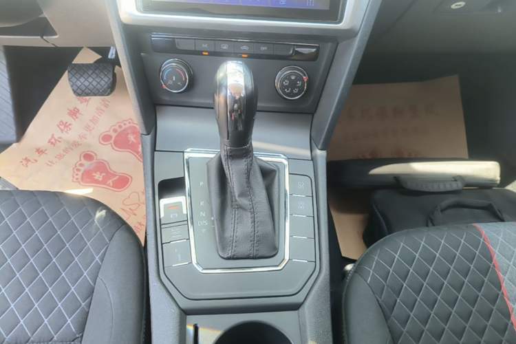 Used Volkswagen Lamando 2019 230TSI DSG Fashion Edition China V Standard Gear Lever
