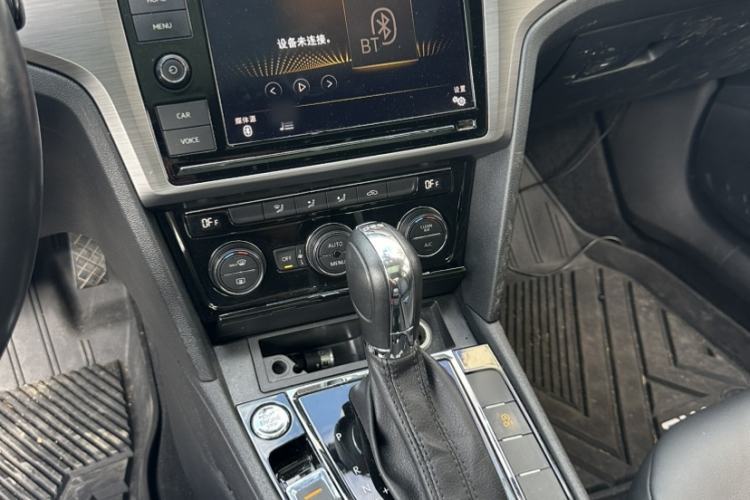 Used Volkswagen Lamando 2019 280TSI DSG Comfort Edition China VI standard Interior 9