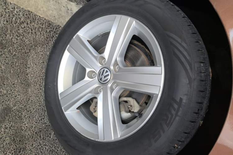 Used Volkswagen Lamando 2019 230TSI DSG Fashion Edition China V Standard Left Front Wheel Hub