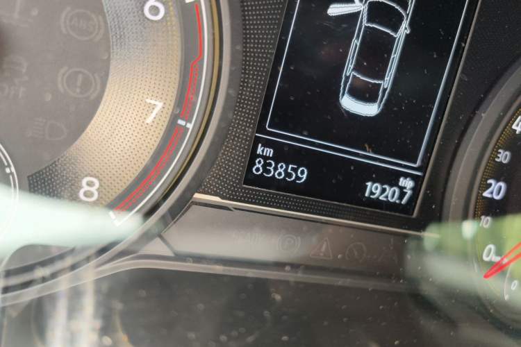 Used Volkswagen Lamando 2019 280TSI DSG Comfort Edition China VI standard Odometer Close Up