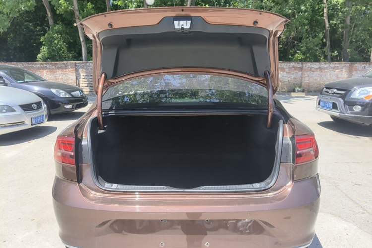 Used Volkswagen Lamando 2019 230TSI DSG Fashion Edition China V Standard Trunk
