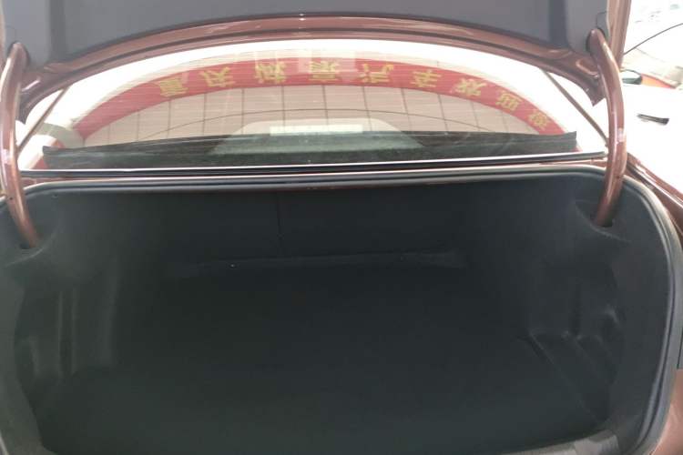 Used Volkswagen Lamando 2019 230TSI DSG Vision Edition China VI Standard Trunk