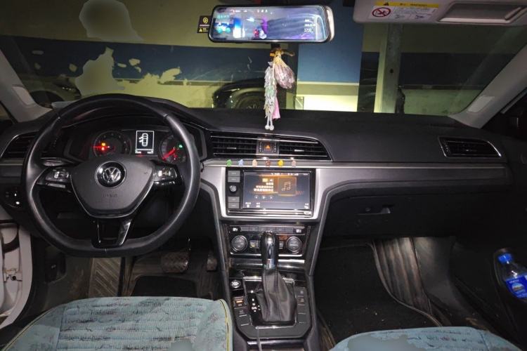 Used Volkswagen Lamando 2019 280TSI DSG Comfort Edition China VI standard Center Console