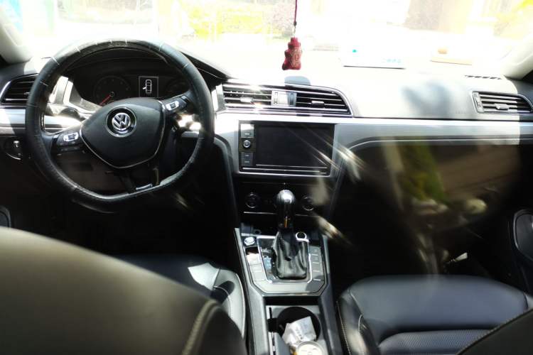 Used Volkswagen Lamando 2019 280TSI DSG Comfort Edition China VI standard Center Console