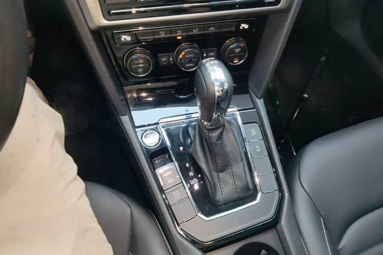 Used Volkswagen Lamando 2019 280TSI DSG Comfort Edition China VI standard Gear Lever