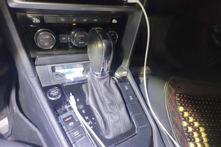 Used Volkswagen Lamando 2019 280TSI DSG Comfort Edition China VI standard Gear Lever